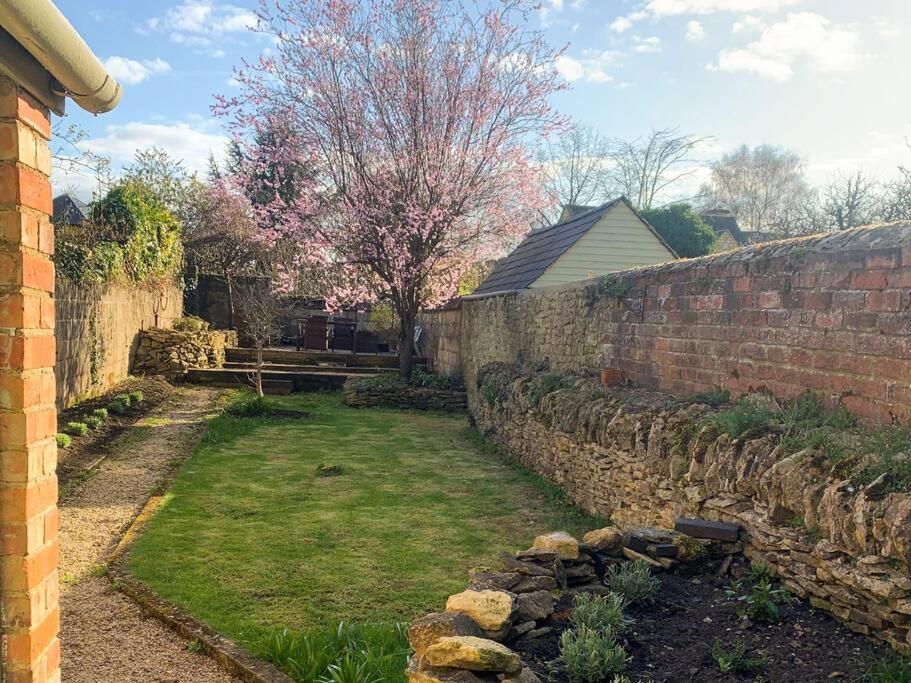Cosy Cottage In Moreton-In-Marsh Extérieur photo